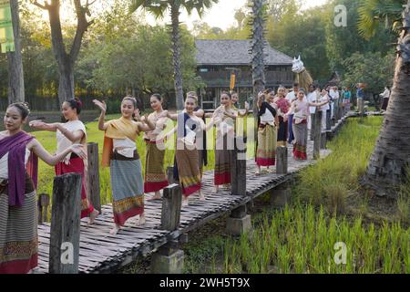 CHIANG Mai - 25. JANUAR 2024 : Si Peng oder Than Khao Mai Tradition im Wat Ton Kwen ist eine alte Tradition im Norden Thailands. Stockfoto