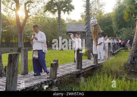 CHIANG Mai - 25. JANUAR 2024 : Si Peng oder Than Khao Mai Tradition im Wat Ton Kwen ist eine alte Tradition im Norden Thailands. Stockfoto
