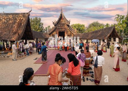 CHIANG Mai - 25. JANUAR 2024 : Si Peng oder Than Khao Mai Tradition im Wat Ton Kwen ist eine alte Tradition im Norden Thailands. Stockfoto