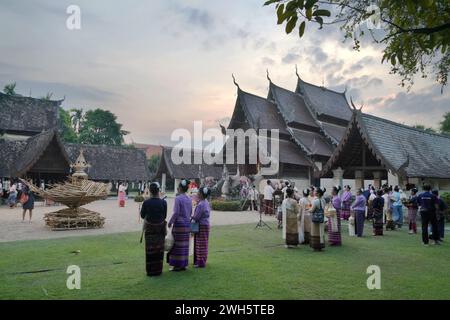 CHIANG Mai - 25. JANUAR 2024 : Si Peng oder Than Khao Mai Tradition im Wat Ton Kwen ist eine alte Tradition im Norden Thailands. Stockfoto