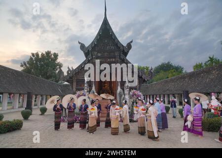 CHIANG Mai - 25. JANUAR 2024 : Si Peng oder Than Khao Mai Tradition im Wat Ton Kwen ist eine alte Tradition im Norden Thailands. Stockfoto
