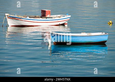 Die Fischerboote auf der griechischen Kykladen-Insel Milos. Stockfoto