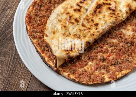 Leckere Türkische Pizza Lahmacun. Dieser Lahmacun ist lecker und lecker Stockfoto