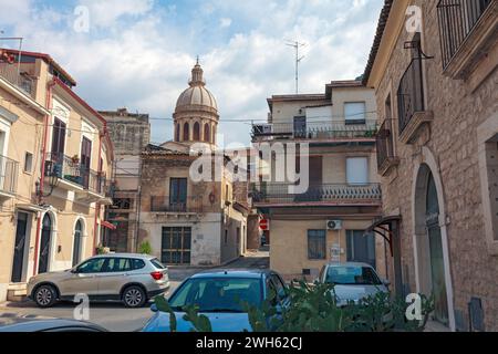 Blick auf die Straße von Rosolini, Sizilien Stockfoto