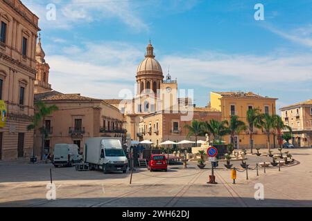 Blick auf die Straße von Rosolini, Sizilien Stockfoto