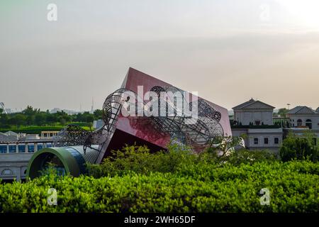 Doha, Katar - 01. Februar 2024: Children Mall in Katara Cultural Village Blick vom Hill Park Stockfoto