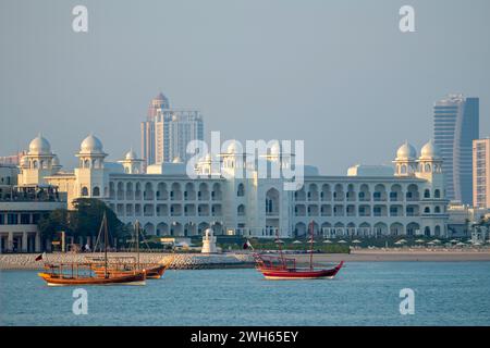 Doha, Katar - 01. Februar 2024: Das Chedi Katara Luxury Hotel and Resort in Katara Doha, Katar Stockfoto