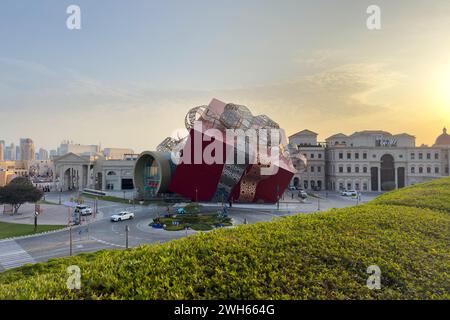 Doha, Katar - 01. Februar 2024: Children Mall in Katara Cultural Village Blick vom Hill Park Stockfoto