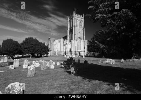 Sommerblick über Christchurch Priory, Christchurch Town, Dorset; England, Großbritannien Stockfoto