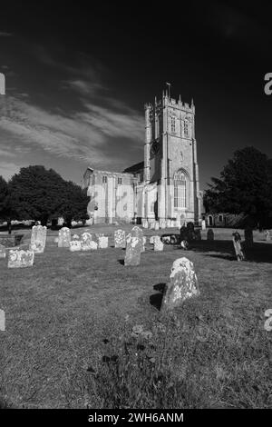 Sommerblick über Christchurch Priory, Christchurch Town, Dorset; England, Großbritannien Stockfoto