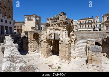 LECCE, ITALIEN, 12. JULI 2022 - das römische Amphitheater im Zentrum von Lecce, Apulien, Italien Stockfoto