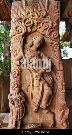 Schnitzereien von Madanika am Eingang des Kakatiya Rudreshwara Tempels, Palampet, Warangal, Telangana, Indien. Stockfoto