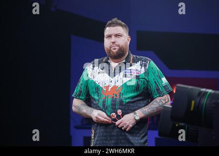 Cardiff, Großbritannien. Februar 2024. CARDIFF, VEREINIGTES KÖNIGREICH - 1. FEBRUAR: Michael Smith während der ersten Nacht der PDC Premier League in der Utilita Arena Cardiff am 1. Februar 2024 in Cardiff, Vereinigtes Königreich. (Foto: Joris Verwijst/BSR Agency) Credit: BSR Agency/Alamy Live News Stockfoto