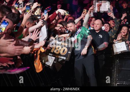 Cardiff, Großbritannien. Februar 2024. CARDIFF, VEREINIGTES KÖNIGREICH - 1. FEBRUAR: Michael Smith während der ersten Nacht der PDC Premier League in der Utilita Arena Cardiff am 1. Februar 2024 in Cardiff, Vereinigtes Königreich. (Foto: Joris Verwijst/BSR Agency) Credit: BSR Agency/Alamy Live News Stockfoto