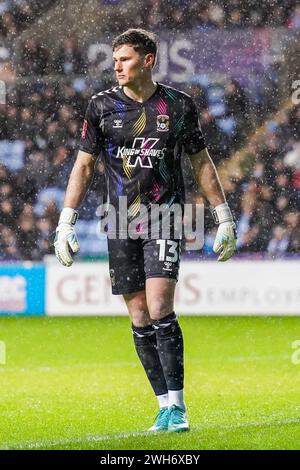 Coventry, Großbritannien. Februar 2024. Coventry City Torhüter Ben Wilson (13) während des Coventry City FC gegen Sheffield Wednesday FC Emirates FA Cup 4. Runde Replay in der Coventry Building Society Arena, Coventry, England, Großbritannien am 6. Februar 2024 Credit: Every Second Media/Alamy Live News Stockfoto