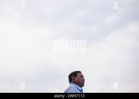 Bandung, West-Java, Indonesien. Februar 2024. Der indonesische Präsidentschaftskandidat PRABOWO SUBIANTO nahm an der Wahlkampagne im Gelora Bandung Lautan API Stadium in Bandung Teil. (Kreditbild: © Dimas Rachmatsyah/ZUMA Press Wire) NUR REDAKTIONELLE VERWENDUNG! Nicht für kommerzielle ZWECKE! Stockfoto