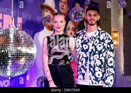 Cheyenne Savannah Ochsenknecht mit Ehemann Nino Sifkovits beim Photocall zum Start der 3. Staffel der TV-Serie Diese Ochsenknechts im Soho House. Berlin, 08.02.2024 *** Cheyenne Savannah Ochsenknecht mit Ehemann Nino Sifkovits beim Fotocall zum Start der Staffel 3 der TV-Serie Diese ochsenknecht im Soho House Berlin, 08 02 2024 Foto:XS.xGabschx/xFuturexImagex ochsenknecht 4216 Stockfoto