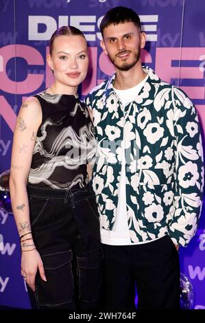 Cheyenne Savannah Ochsenknecht mit Ehemann Nino Sifkovits beim Photocall zum Start der 3. Staffel der TV-Serie Diese Ochsenknechts im Soho House. Berlin, 08.02.2024 *** Cheyenne Savannah Ochsenknecht mit Ehemann Nino Sifkovits beim Fotocall zum Start der Staffel 3 der TV-Serie Diese ochsenknecht im Soho House Berlin, 08 02 2024 Foto:XS.xGabschx/xFuturexImagex ochsenknecht 4214 Stockfoto