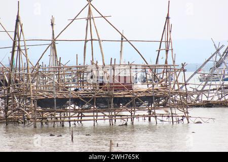 Ist ein Werkzeug zum Fangen von Fischen, Garnelen, Tintenfischen. Stockfoto