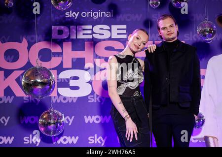 Cheyenne Savannah Ochsenknecht und Wilson Gonzalez Ochsenknecht beim Photocall zum Start der 3. Staffel der TV-Serie Diese Ochsenknechts im Soho House. Berlin, 08.02.2024 *** Cheyenne Savannah Ochsenknecht und Wilson Gonzalez Ochsenknecht beim Fotobesuch zum Beginn der 3. Staffel der TV-Serie diese Ochsenknechte im Soho House Berlin, 08 02 2024 Foto:XS.xGabschx/xFuturexImagex ochsenknecht 4229 Stockfoto