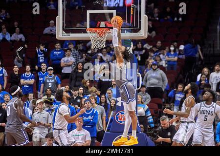 Seton Hall Pirates Guard Dre Davis (14) taucht in der ersten Halbzeit gegen die Georgetown Hoyas während eines Big East Basketball Matchups im Prudential Center in Newark, New Jersey am Samstag, den 7. Februar 2024. Duncan Williams/CSM Stockfoto