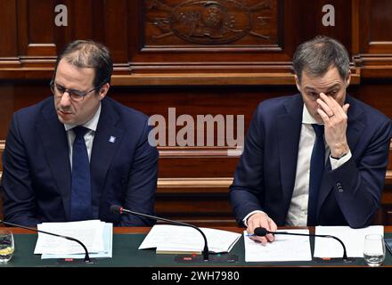 Brüssel, Belgien Februar 2024. David Clarinval, Landwirtschafts- und KMU-Minister, und Alexander de Croo, Premierminister Alexander de Croo, wurden auf einer Plenartagung des Plenums im Bundesparlament am Donnerstag, den 08. Februar 2024, in Brüssel vorgestellt. BELGA PHOTO ERIC LALMAND Credit: Belga News Agency/Alamy Live News Stockfoto