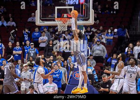 Seton Hall Pirates Guard Dre Davis (14) taucht in der ersten Halbzeit gegen die Georgetown Hoyas während eines Big East Basketball Matchups im Prudential Center in Newark, New Jersey am Mittwoch, den 7. Februar 2024. Duncan Williams/CSM Stockfoto