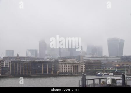 London, Großbritannien. Februar 2024. Die Skyline der City of London verschwindet, wenn der Regen die Hauptstadt trifft. Quelle: Vuk Valcic/Alamy Stockfoto