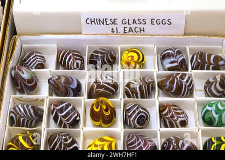 Chinesische Glaseier, Willamette Agate & Mineral Society Rock & Gem Show, Polk County Fairgrounds, Oregon Stockfoto