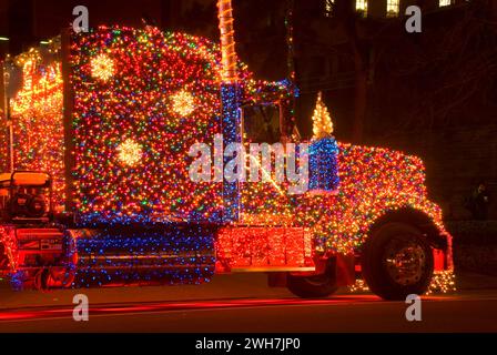 Truck in Lights, Festival of Lights Holiday Parade, Salem, Oregon Stockfoto