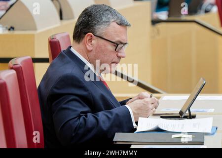 Dr. Florian Herrmann, CSU. 10. Plenarsitzung des Bayerischen Landtags . Staatsminister Dr. Florian Herrmann, Leiter der Bayerischen Staatskanzlei und Staatsminister für Bundesangelegenheiten und Medien in der Regierungsbank. München Bayern Deutschland *** Dr. Florian Herrmann, CSU 10 Plenarsitzung des Bayerischen Landtags Staatsminister Dr. Florian Herrmann, Leiter des Bayerischen Staatskanzleramtes und Staatsminister für Bund und Medien , in der Regierungsbank München Bayern Deutschland Urheberrecht: XRolfxPossx Stockfoto