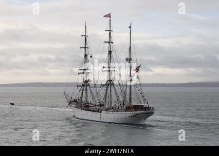 Die dreimastige Barke besetzte das norwegische Segelschulschiff STATSRAAD LEHMKUHL, das den Hafen verließ Stockfoto