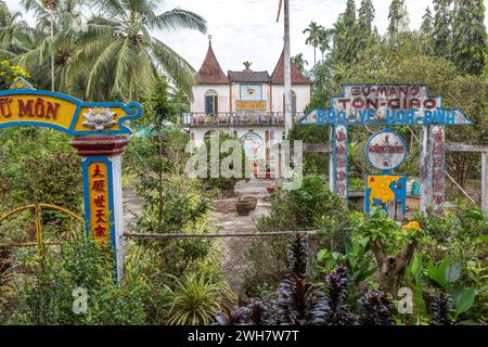 Die heilige Reinheit gehört zur Kirche des Ersten Himmels, alt und cool, Hoa Thạnh, Tam Bình, Vĩnh Long, Vietnam Stockfoto