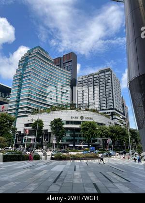 Singapur, 26. Januar 2024. Architektonische Elemente der modernen Stadt. Die zentrale Gegend ist voll mit Einkaufsmöglichkeiten. Stockfoto