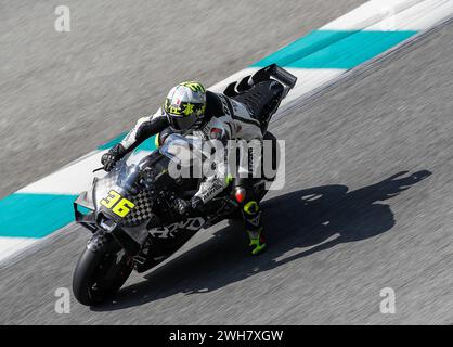 Kuala Lumpur, Malaysia. Februar 2024. Die spanische Fahrerin Joan mir vom Repsol Honda Team wurde während des offiziellen Sepang MotoGP Tests auf dem Sepang International Circuit in Aktion gesehen. (Foto: Wong Fok Loy/SOPA Images/SIPA USA) Credit: SIPA USA/Alamy Live News Stockfoto