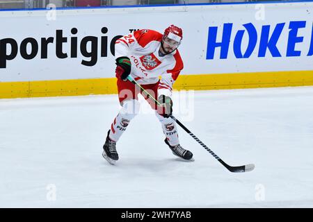 Sosnowiec, Polen. Februar 2024. Oskar Jaskiewicz während des Olympischen Eishockey-Qualifikationsspiels zwischen Polen und Estland am 8. Februar 2024 (Foto: Michal Dubiel/SIPA USA) Credit: SIPA USA/Alamy Live News Stockfoto