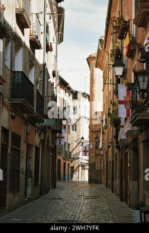 Die Stadt Tudela wurde für die Feierlichkeiten in Spanien am 27. Juli 2023 dekoriert Stockfoto