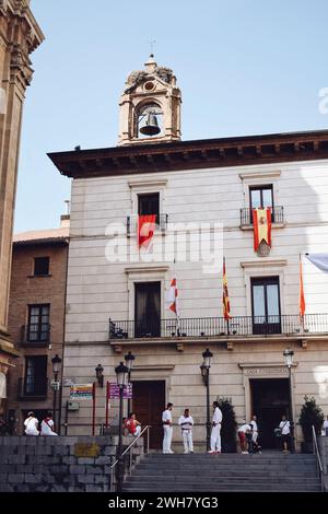 Die Stadt Tudela wurde für die Feierlichkeiten in Spanien am 27. Juli 2023 dekoriert Stockfoto