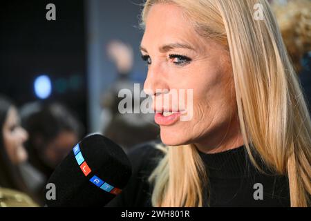 Sarah Kern bei der Rückkehr der Dschungelcamp-Kandidaten der RTL Reality TV-Show. „Ich bin ein Star holt mich hier raus“ aus Australien am Flughafen Frankfurt am Main. Flughafen FRANKFURT am MAIN, 7. Februar 2024; RTL - Dschungelcamp 2024, Rückkehr der Teilnehmer und Ankunft am Frankfurter Flughafen, Ankunft der Kandidaten der RTL-Show. 'Ich bin ein Star - holt mich hier raus' aus dem Dschungelcamp 2024 in Australien - Foto am Flughafen Frankfurt/Main. - Unterhaltung, Show, Leute, (Foto: Jerry ANDRE/ATPImages) (ANDRE Jerry/ATP/SPP) Credit: SPP Sport Press Photo. /Alamy Live News Stockfoto