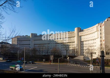 Haus Engerthstraße 257 von Wien Süd Coop, das erste Niedrigenergiehaus im Sozialwohnbau Europas, Straße Handelskai Wien 02. Leopoldstadt Wien Österreich Stockfoto