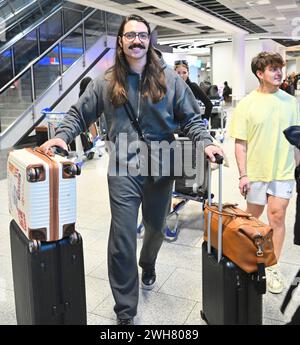 Fabio Knez bei der Rückkehr der Dschungel-Camp-Kandidaten der RTL Reality TV-Show. „Ich bin ein Star holt mich hier raus“ aus Australien am Flughafen Frankfurt am Main. FRANKFURT am Main Airport, 7. Februar 2024; RTL - Dschungelcamp 2024, Rückkehr der Teilnehmer und Ankunft am Frankfurter Flughafen, Ankunft der Kandidaten der RTL-Show. 'Ich bin ein Star - holt mich hier raus' aus dem Dschungelcamp 2024 in Australien - Foto am Flughafen Frankfurt/Main. - Unterhaltung, Show, Leute, (Foto: Jerry ANDRE/ATPImages) (ANDRE Jerry/ATP/SPP) Credit: SPP Sport Press Photo. /Alamy Live News Stockfoto