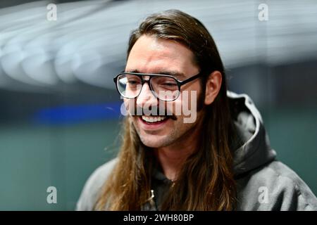 Fabio Knez bei der Rückkehr der Dschungel-Camp-Kandidaten der RTL Reality TV-Show. „Ich bin ein Star holt mich hier raus“ aus Australien am Flughafen Frankfurt am Main. FRANKFURT am Main Airport, 7. Februar 2024; RTL - Dschungelcamp 2024, Rückkehr der Teilnehmer und Ankunft am Frankfurter Flughafen, Ankunft der Kandidaten der RTL-Show. 'Ich bin ein Star - holt mich hier raus' aus dem Dschungelcamp 2024 in Australien - Foto am Flughafen Frankfurt/Main. - Unterhaltung, Show, Leute, (Foto: Jerry ANDRE/ATPImages) (ANDRE Jerry/ATP/SPP) Credit: SPP Sport Press Photo. /Alamy Live News Stockfoto