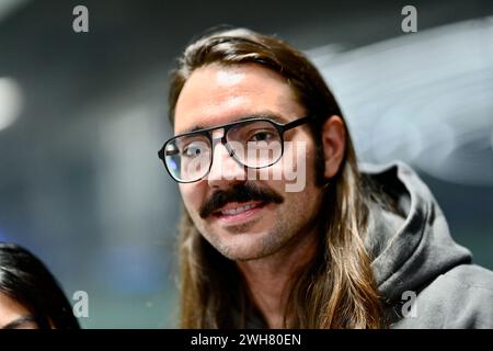 Fabio Knez bei der Rückkehr der Dschungel-Camp-Kandidaten der RTL Reality TV-Show. „Ich bin ein Star holt mich hier raus“ aus Australien am Flughafen Frankfurt am Main. FRANKFURT am Main Airport, 7. Februar 2024; RTL - Dschungelcamp 2024, Rückkehr der Teilnehmer und Ankunft am Frankfurter Flughafen, Ankunft der Kandidaten der RTL-Show. 'Ich bin ein Star - holt mich hier raus' aus dem Dschungelcamp 2024 in Australien - Foto am Flughafen Frankfurt/Main. - Unterhaltung, Show, Leute, (Foto: Jerry ANDRE/ATPImages) (ANDRE Jerry/ATP/SPP) Credit: SPP Sport Press Photo. /Alamy Live News Stockfoto