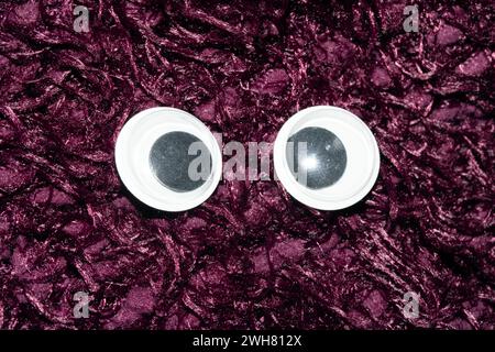 Lustiges Wiggle Google Eyes on Fabric Stockfoto