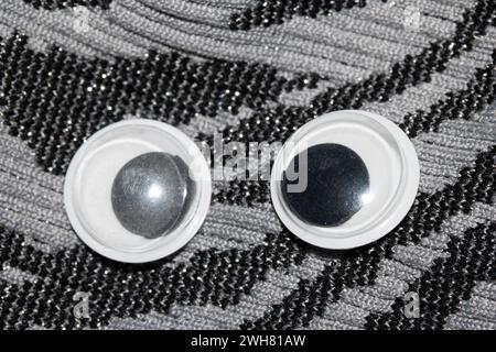 Lustiges Wiggle Google Eyes on Fabric Stockfoto