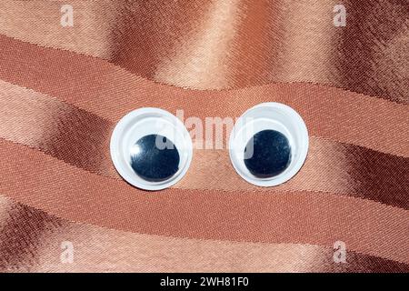 Lustiges Wiggle Google Eyes on Fabric Stockfoto
