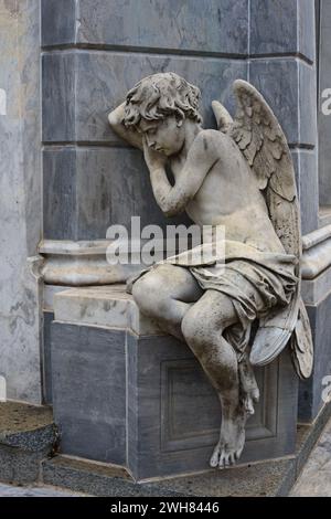 Der Friedhof von Recoleta hat über 6.400 Statuen, Sarkophage und Krypten, die an einige der berühmtesten Menschen Argentiniens erinnern, darunter „Evita Peron“ Stockfoto