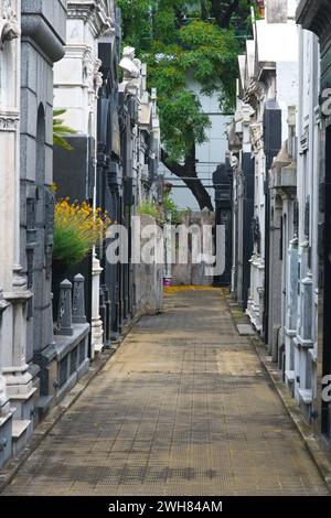 Der Friedhof von Recoleta hat über 6.400 Statuen, Sarkophage und Krypten, die an einige der berühmtesten Menschen Argentiniens erinnern, darunter „Evita Peron“ Stockfoto