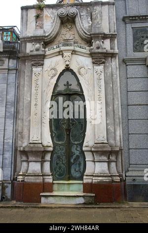 Der Friedhof von Recoleta hat über 6.400 Statuen, Sarkophage und Krypten, die an einige der berühmtesten Menschen Argentiniens erinnern, darunter „Evita Peron“ Stockfoto