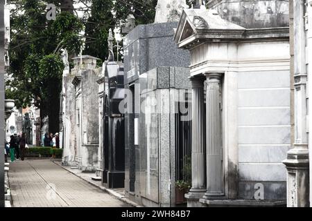 Der Friedhof von Recoleta hat über 6.400 Statuen, Sarkophage und Krypten, die an einige der berühmtesten Menschen Argentiniens erinnern, darunter „Evita Peron“ Stockfoto